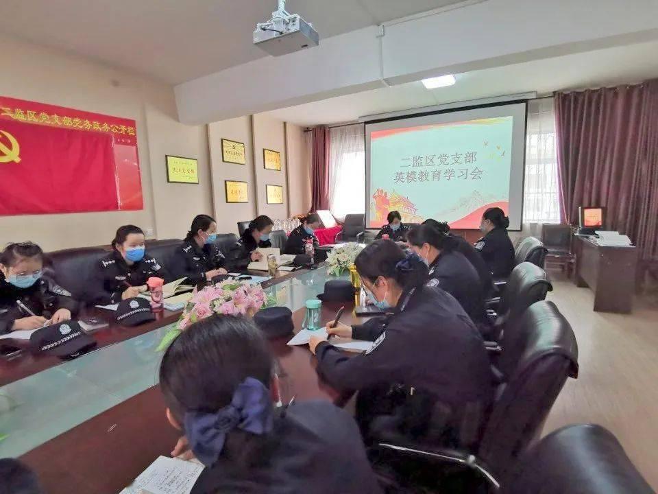 生肖鼠：牛年不能抛弃这个人，他是你下半辈子的财神、晚年的依靠